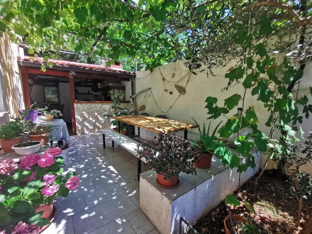 Apartman Nekic Cres Exteriör bild